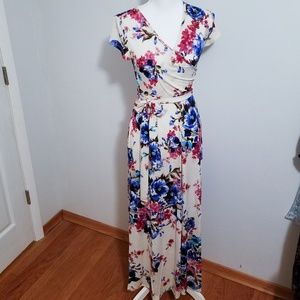 STUNNING Floral Maxi 💐